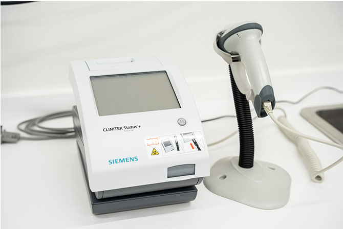 小型尿分析器